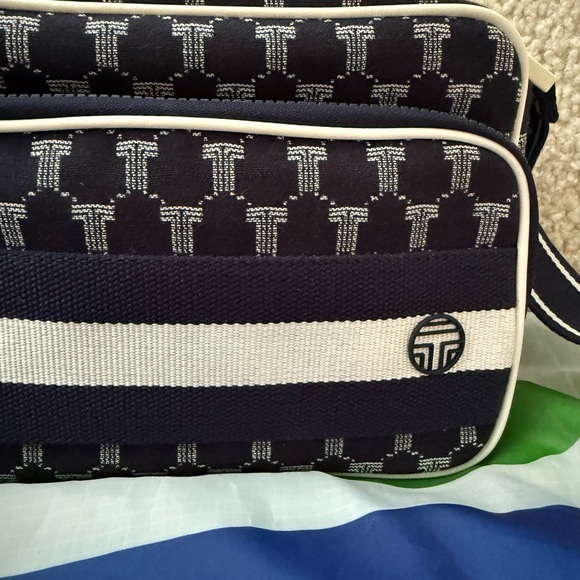 BRAND NEW Tory Burch Sport Bag with Dustbag! - Picture 2 of 2